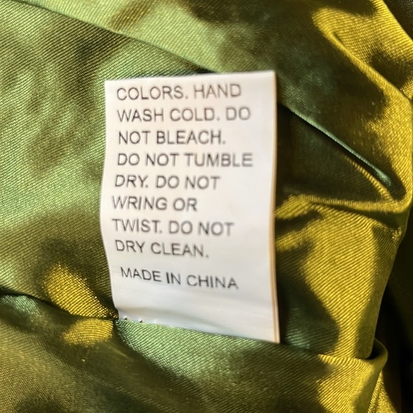 Green High-waisted sequin short. - Picture 2 of 2